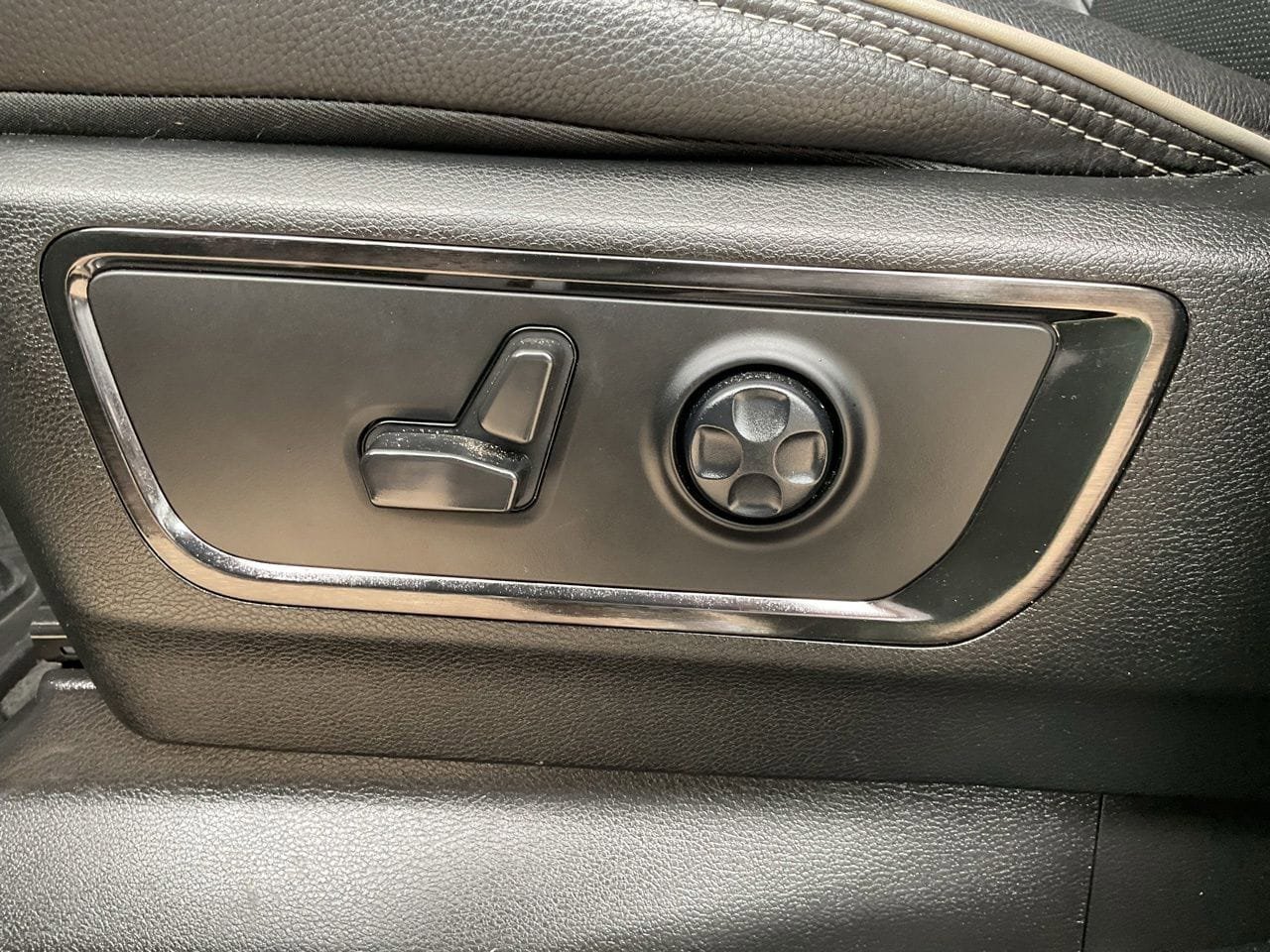 Used 2023 RAM 1500 Limited AWD/4WD image 9