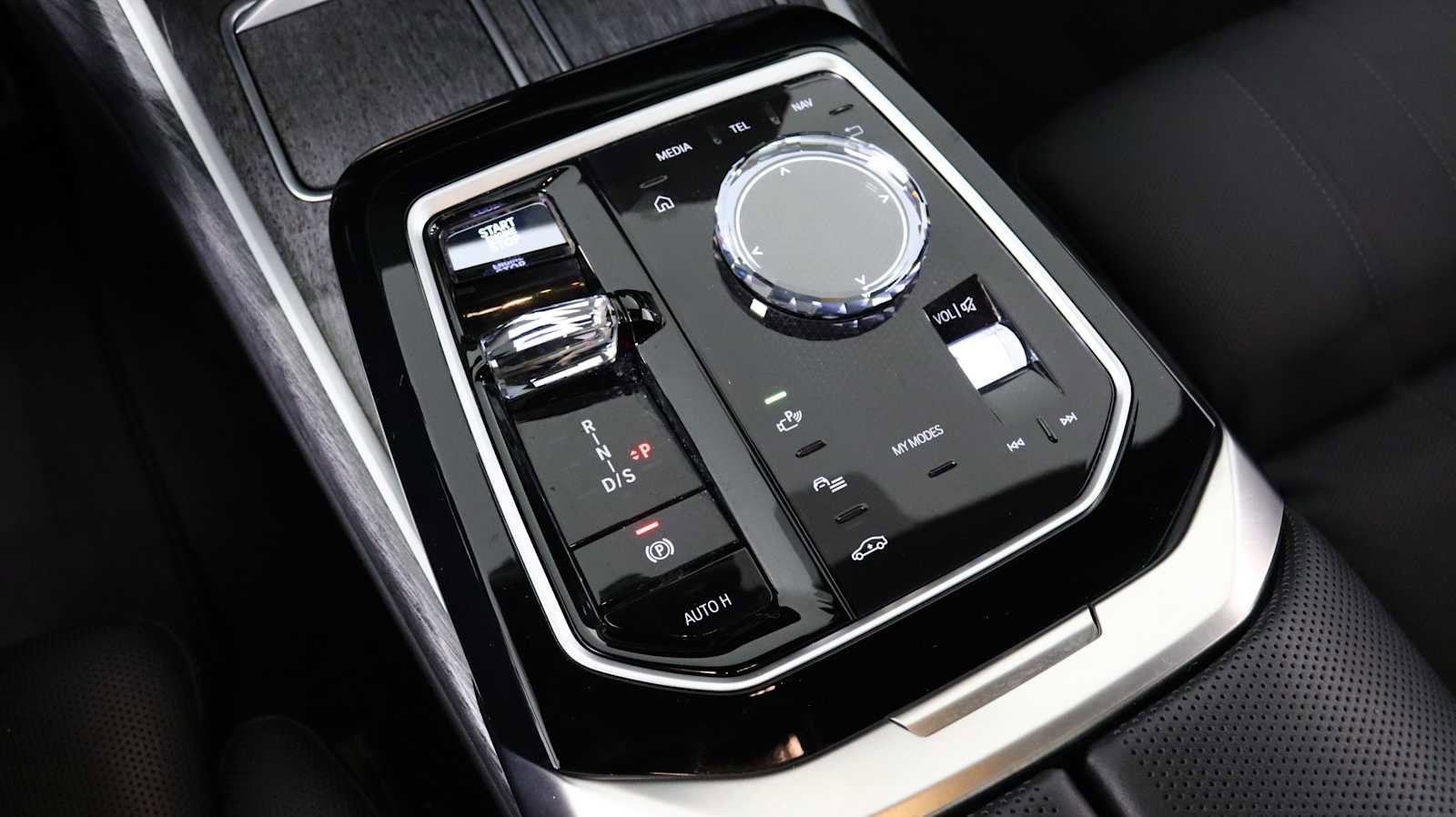 Used 2023 BMW 760i xDrive w/ Executive Package image 20