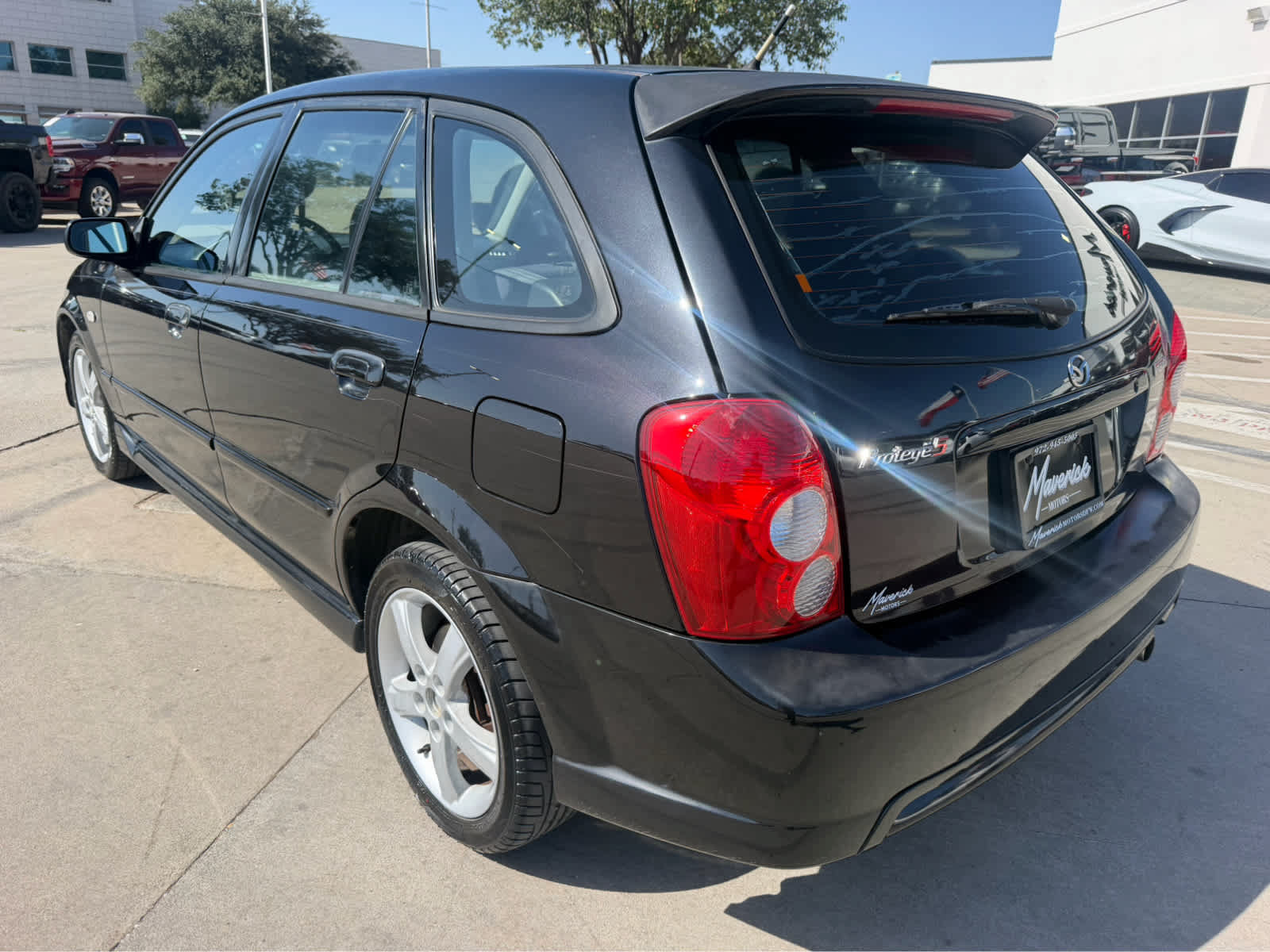 Used 2003 MAZDA Protege5 FWD image 2