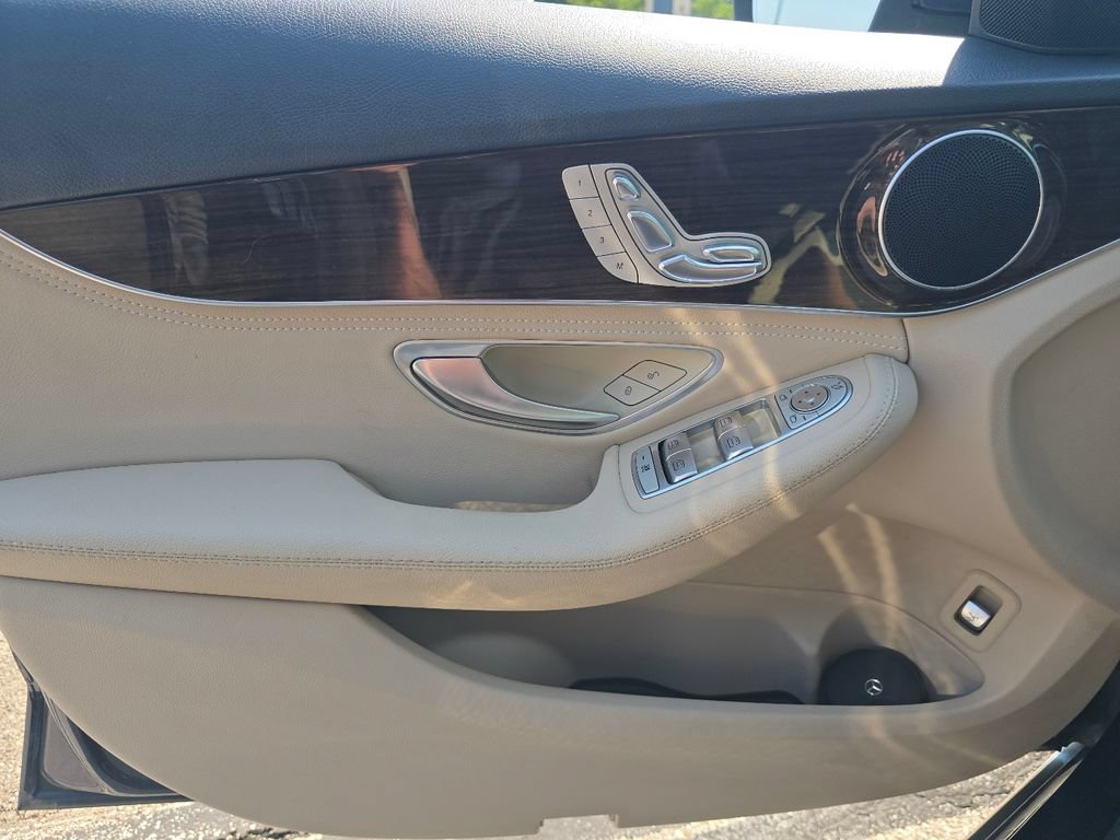 Used 2015 Mercedes-Benz C 300 4MATIC Sedan image 23