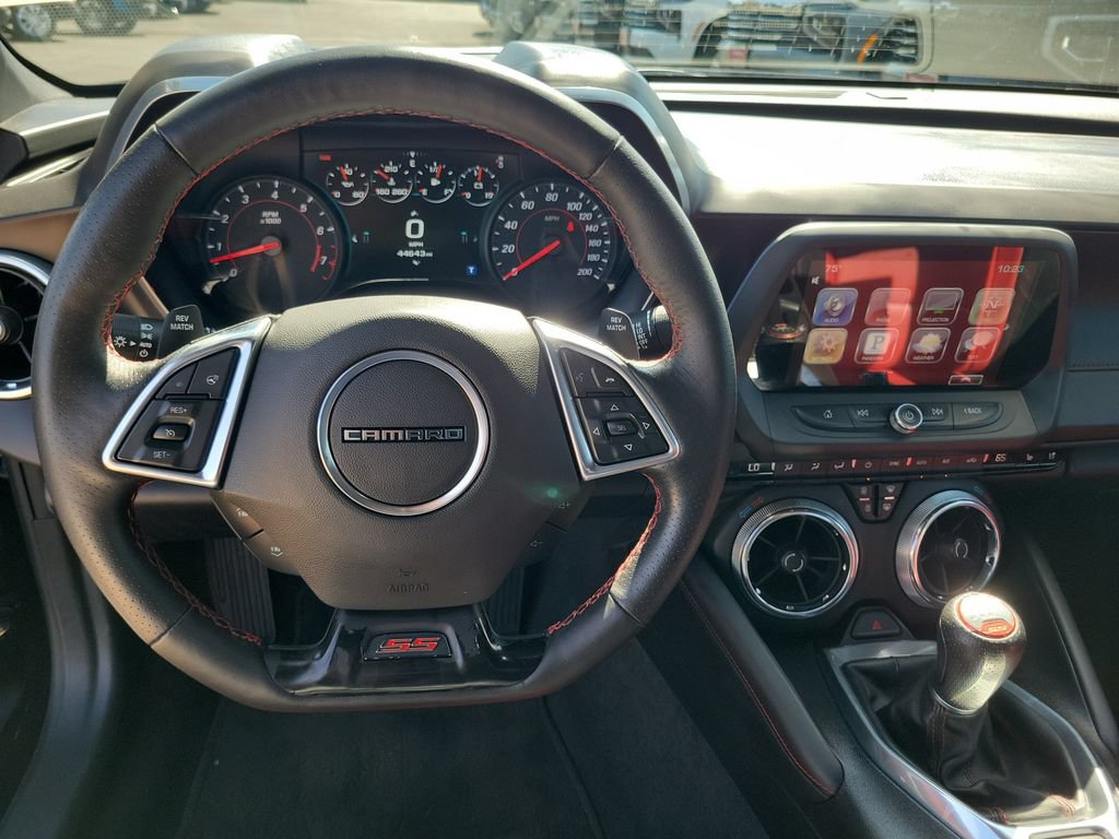 Used 2016 Chevrolet Camaro SS RWD image 4