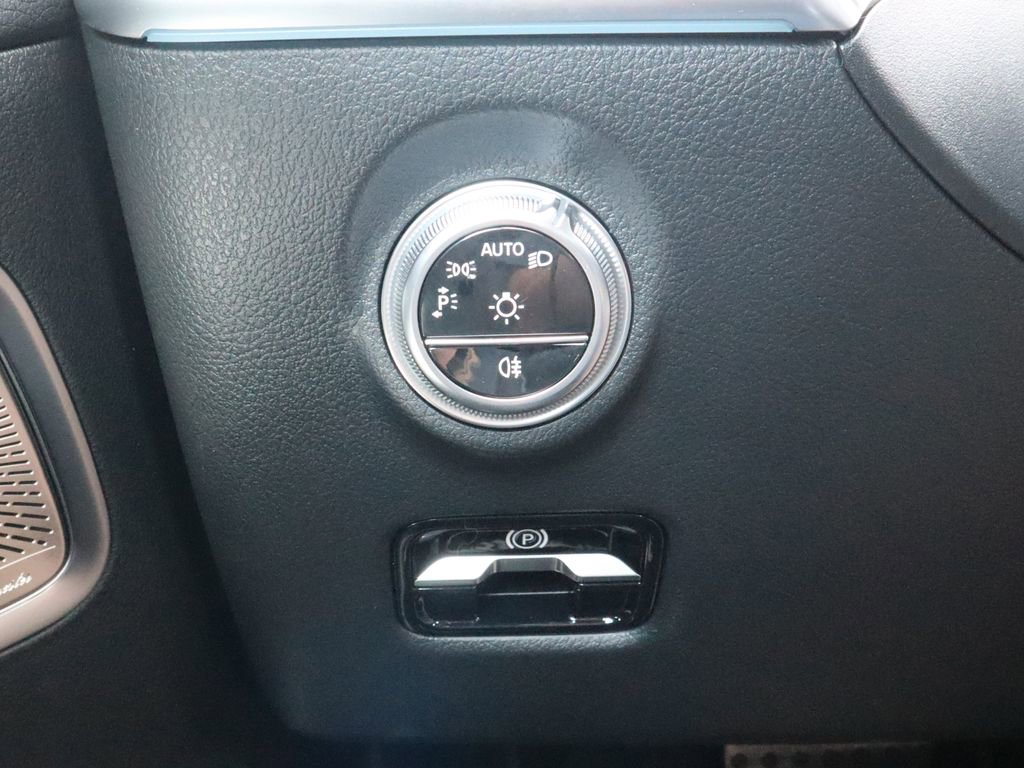 Certified 2025 Mercedes-Benz C 300 Sedan image 23