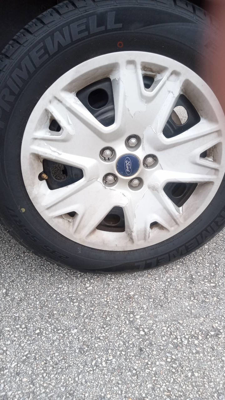 Used 2015 Ford Escape S image 30