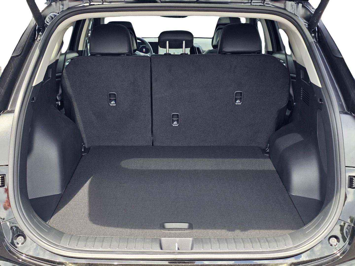 Used 2025 Kia Sportage SX image 32