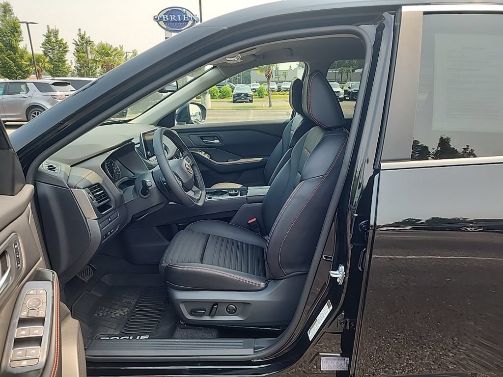 Used 2025 Nissan Rogue SV w/ Rock Creek Premium Package AWD/4WD image 4