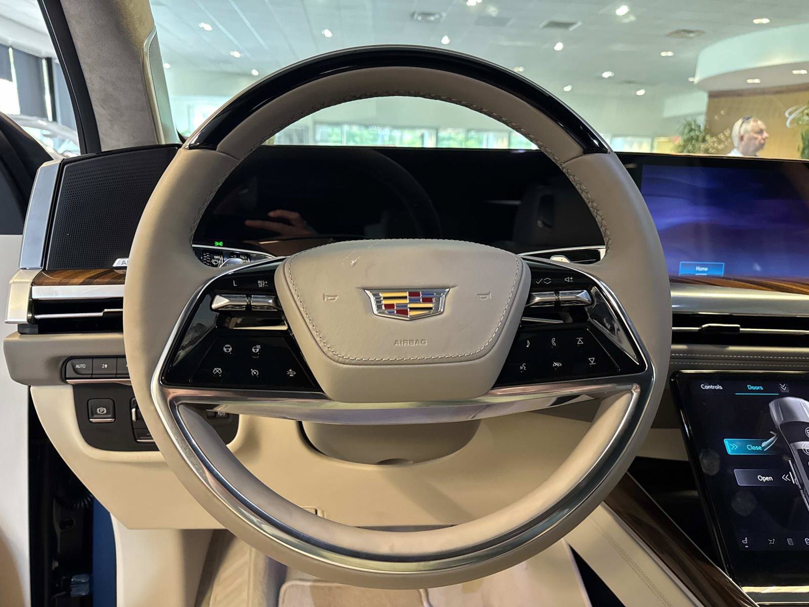 New 2026 Cadillac Escalade ESV Platinum Sport w/ LPO, ONYX Package AWD/4WD image 14