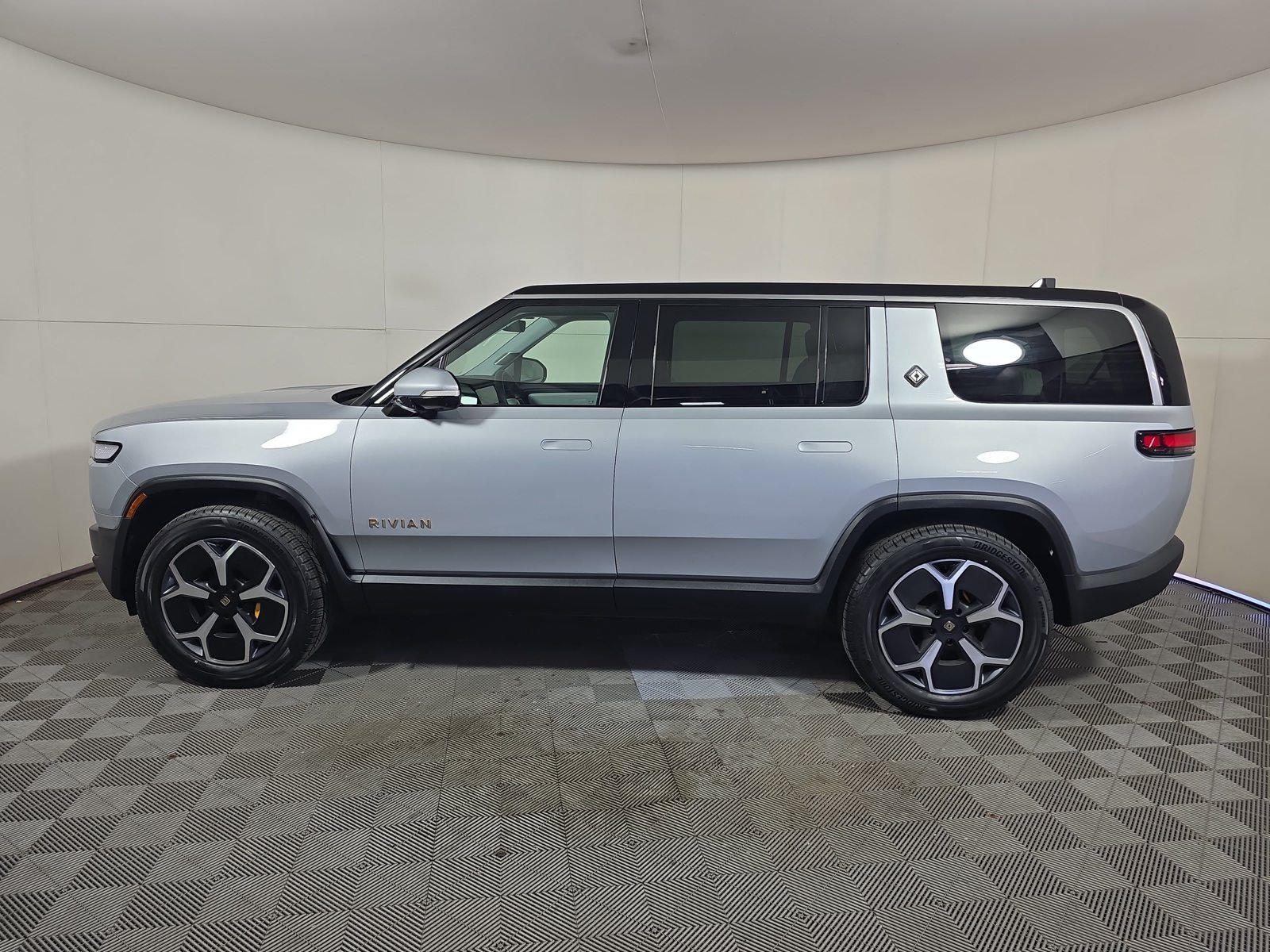 Used 2023 Rivian R1S Adventure Quad AWD/4WD image 2