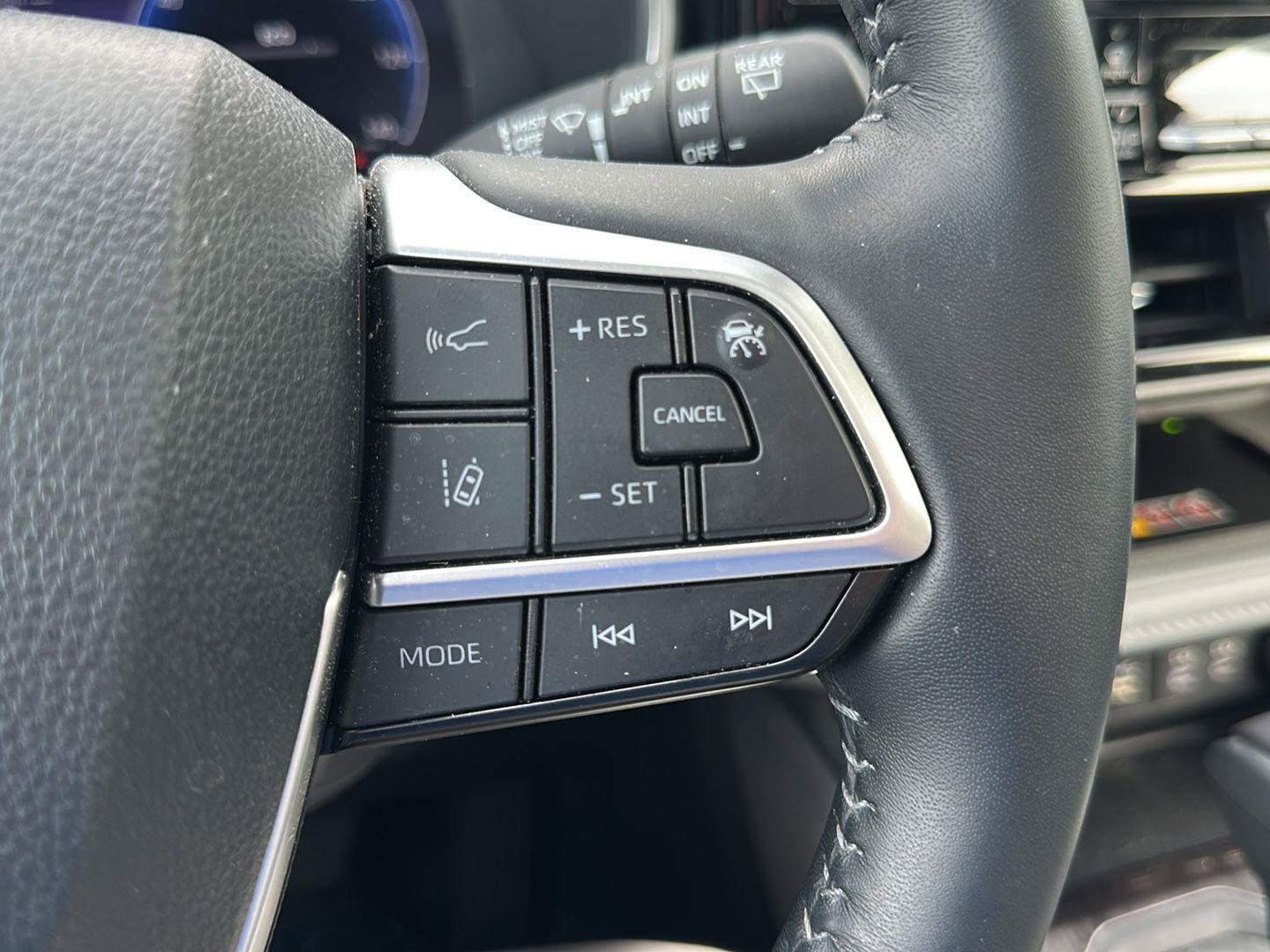 Used 2026 Toyota Highlander Limited AWD/4WD image 20