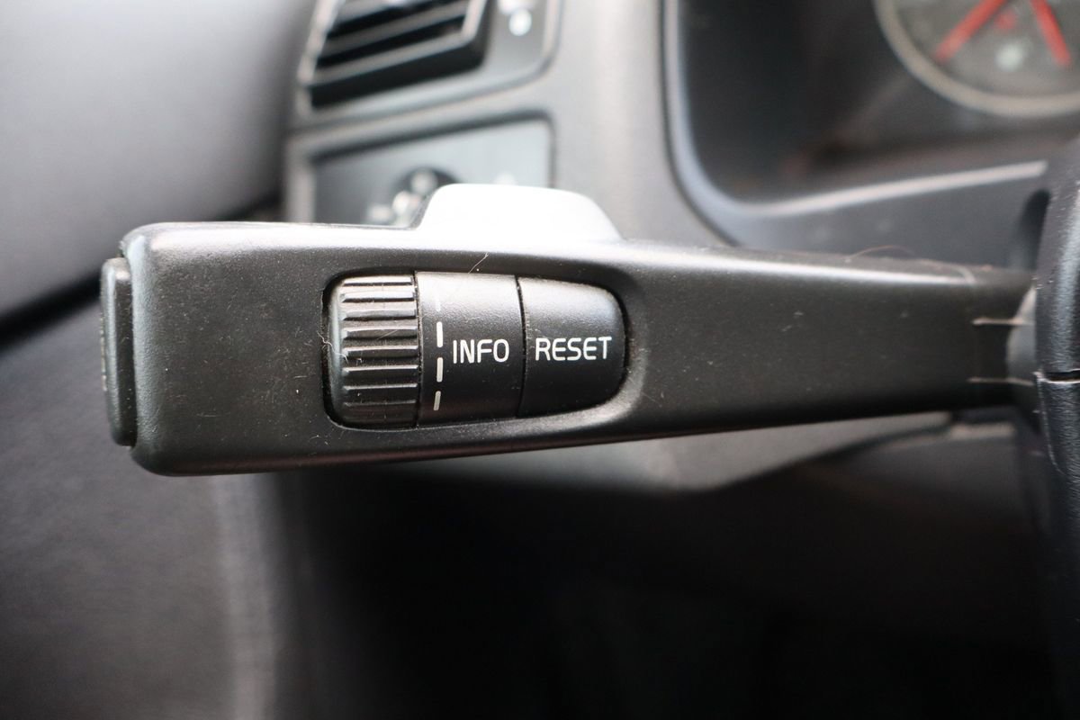 Used 2007 Volvo V50 2.4i image 32