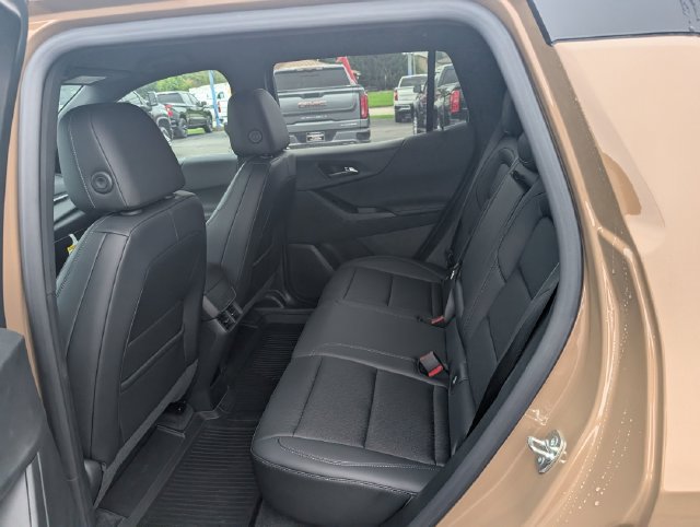 New 2027 Chevrolet Equinox LT w/ Convenience Package II FWD image 9
