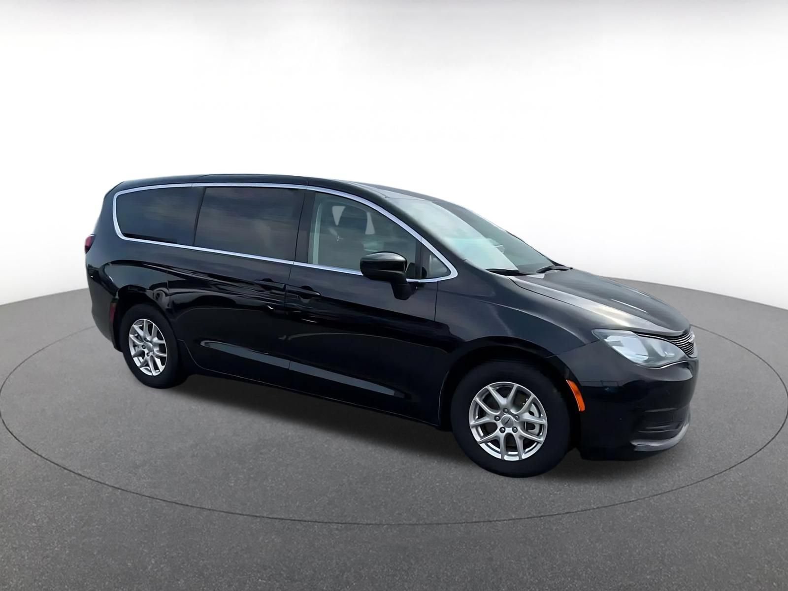 Used 2024 Chrysler Voyager LX FWD image 2