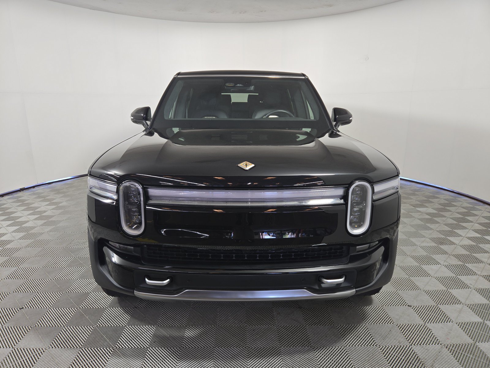 Used 2025 Rivian R1S Adventure AWD/4WD image 8