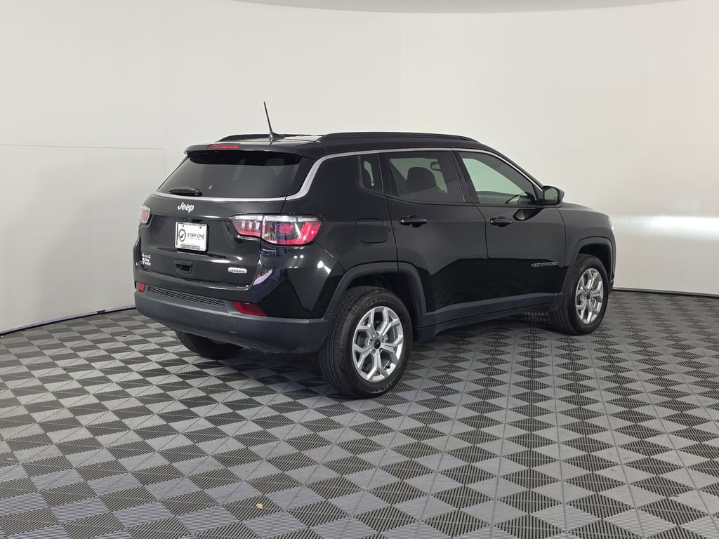 Used 2026 Jeep Compass Latitude AWD/4WD image 7