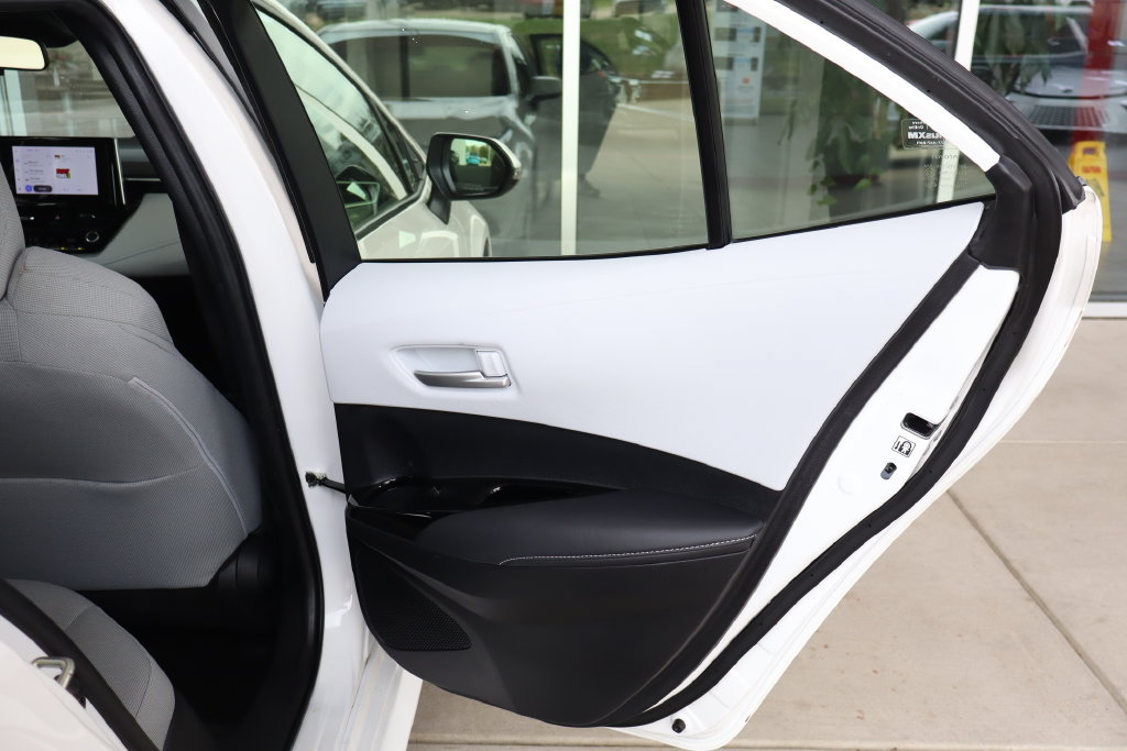 Used 2025 Toyota Corolla SE w/ SE Package FWD image 28