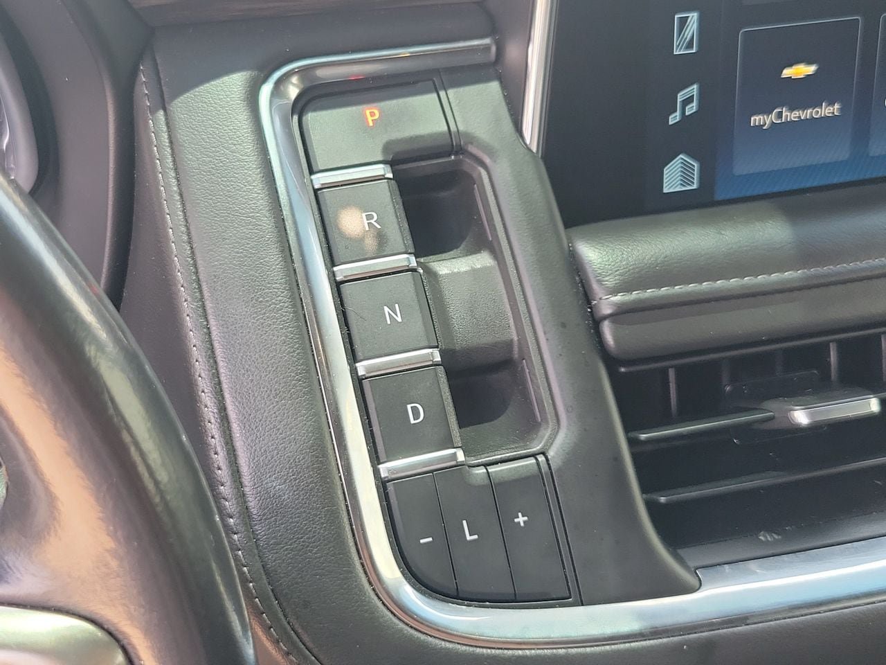 Used 2022 Chevrolet Suburban LT AWD/4WD image 29