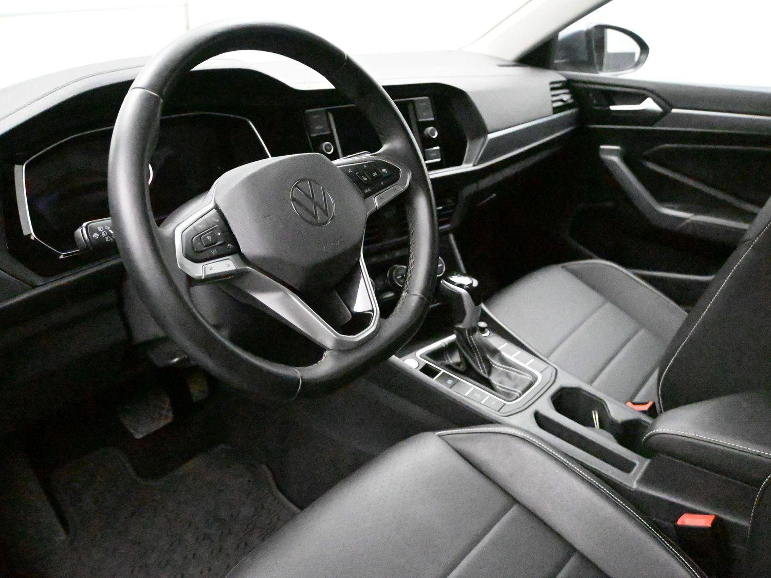 Certified 2023 Volkswagen Jetta SE image 2