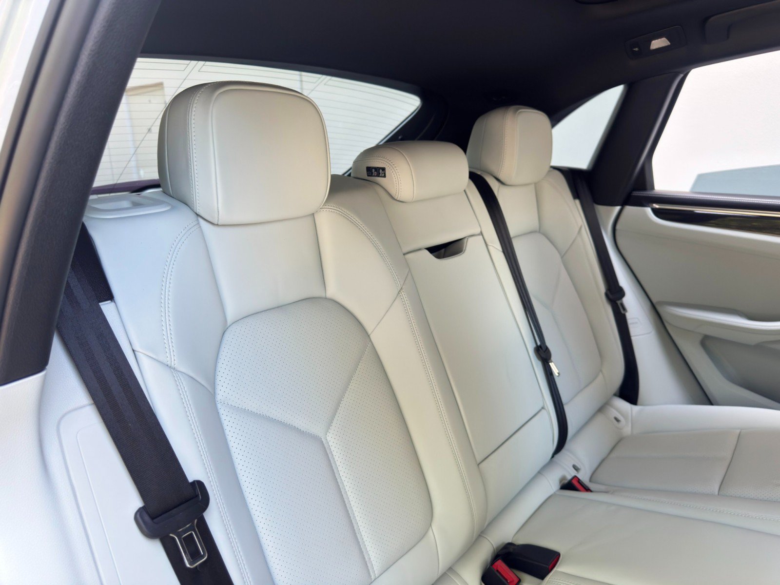 Used 2023 Porsche Macan S AWD/4WD image 40