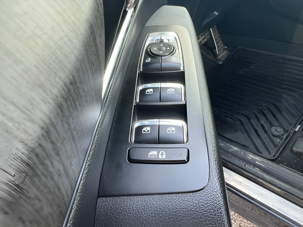 Used 2025 Kia Telluride SX w/ SX Captain's Chair Package AWD/4WD image 14