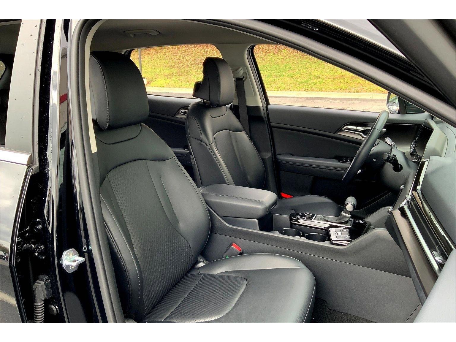 Used 2023 Kia Sportage EX image 7