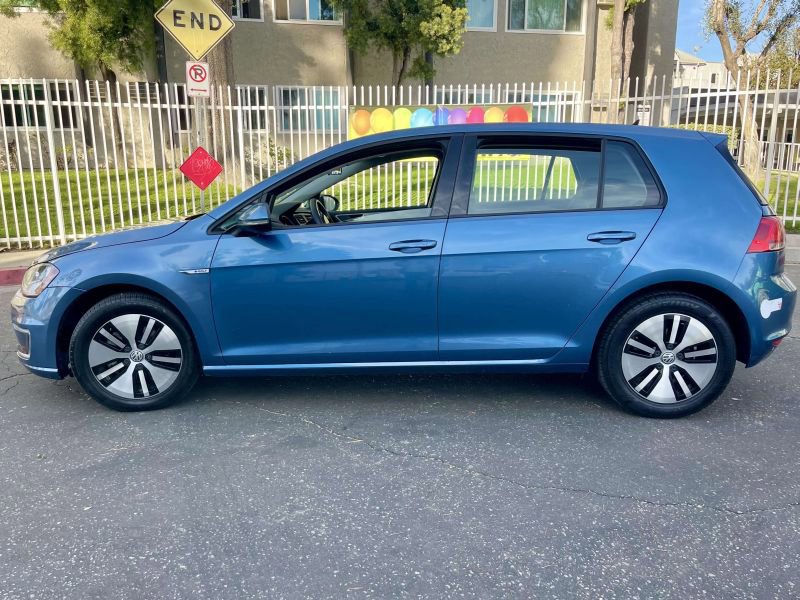Used 2016 Volkswagen e-Golf SE w/ DC Fast Charging Package image 2