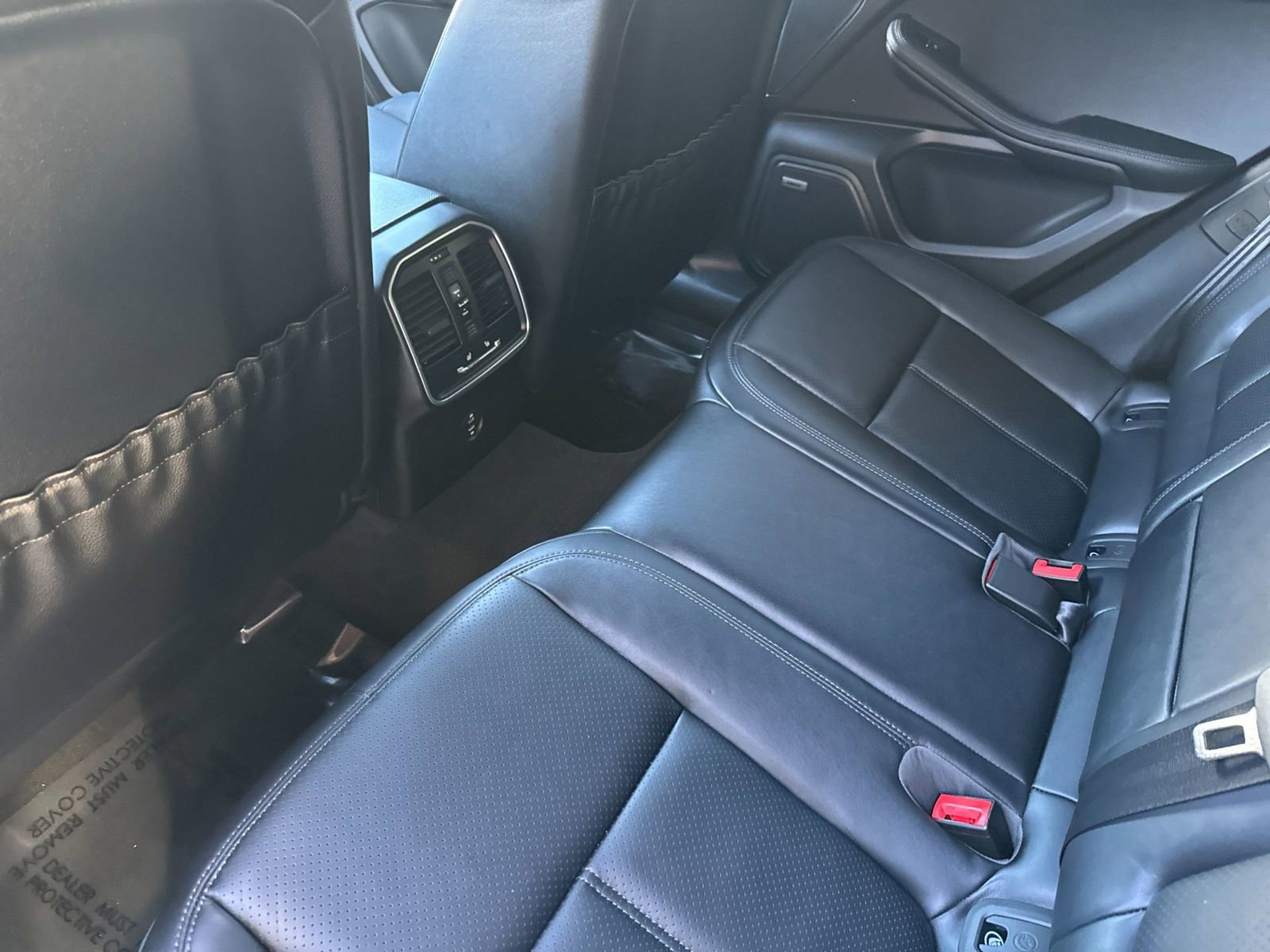 Certified 2025 Porsche Macan image 14