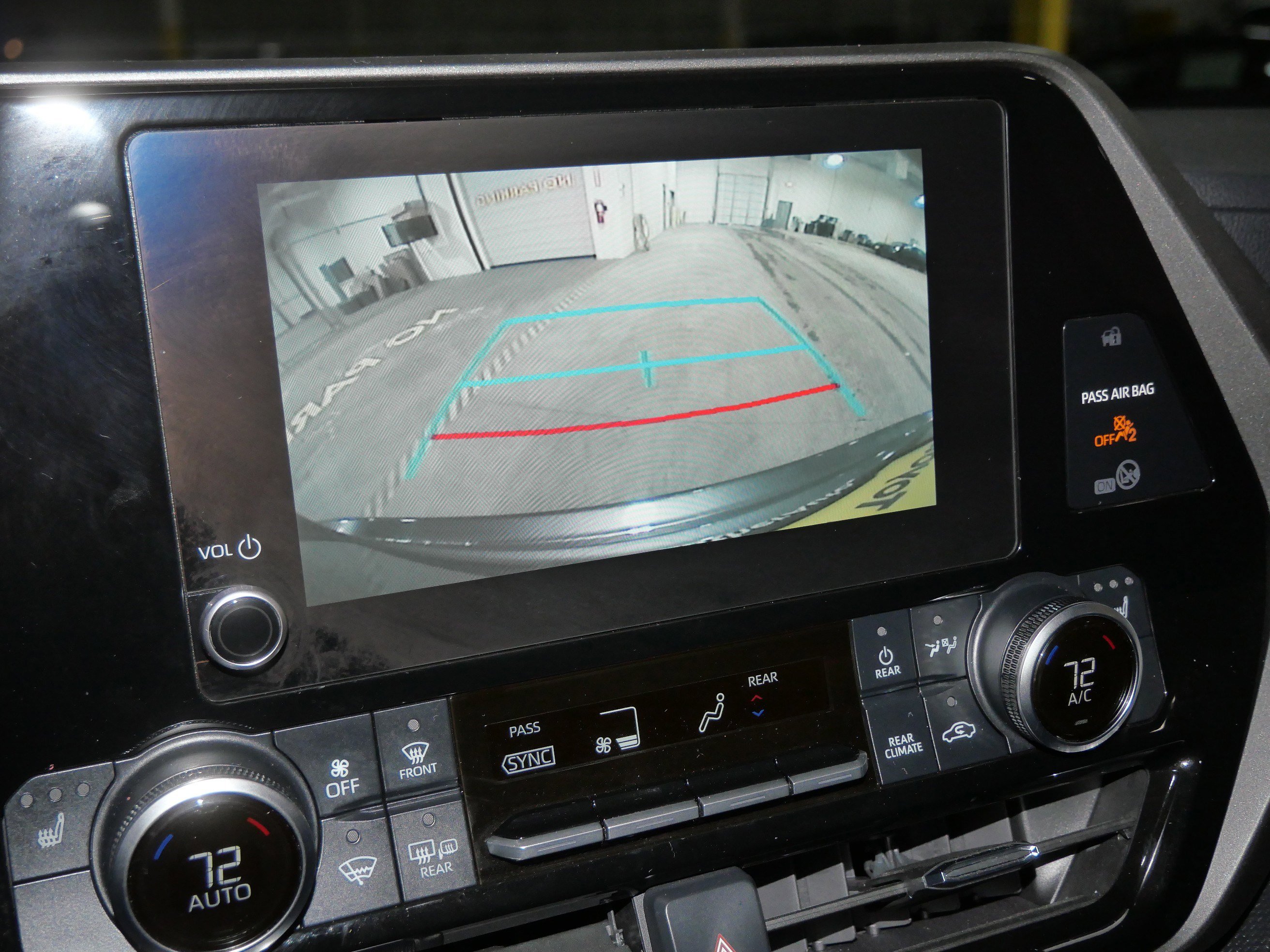 Used 2024 Toyota Highlander XLE image 31