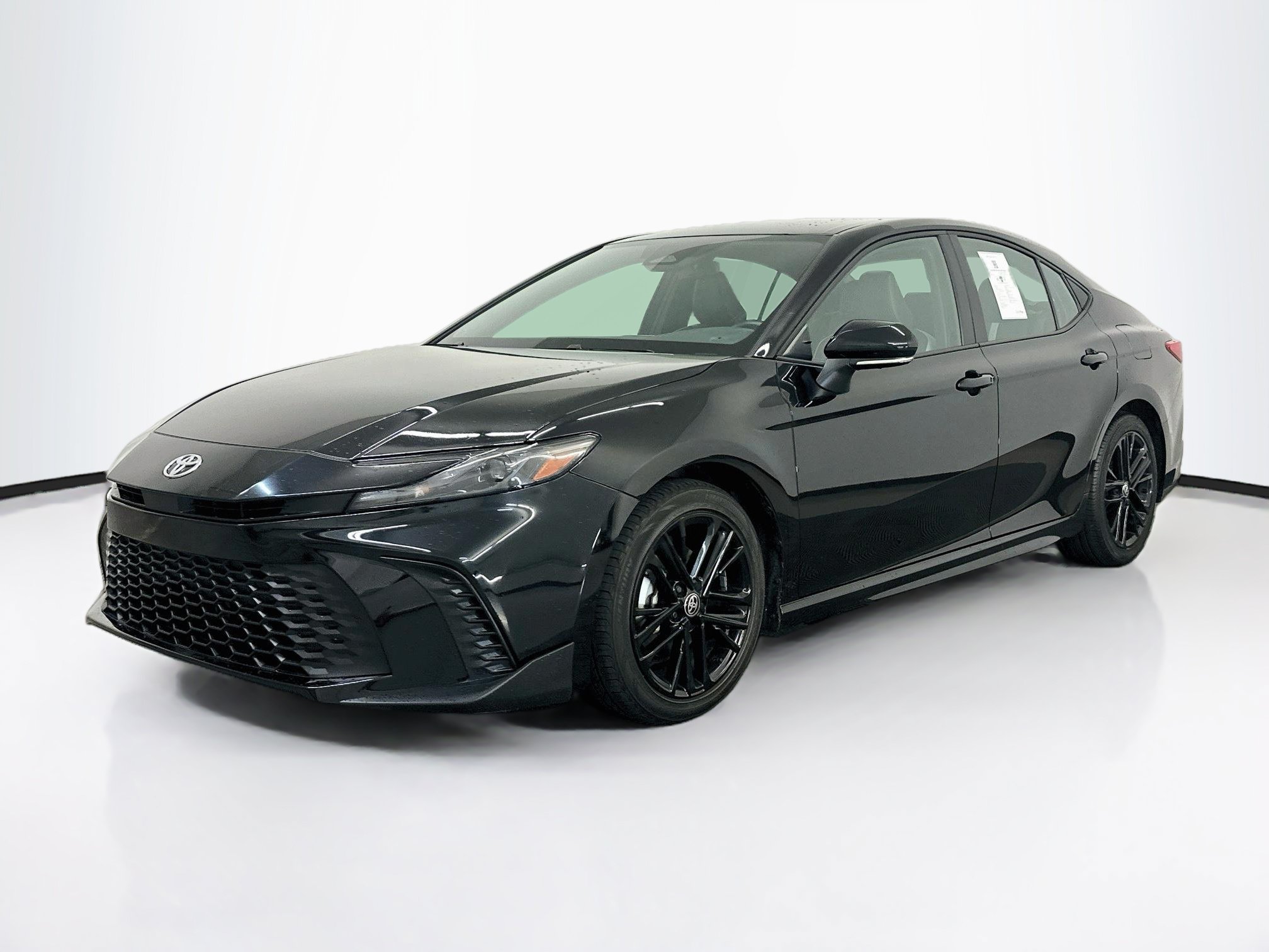 Used 2025 Toyota Camry SE FWD image 3