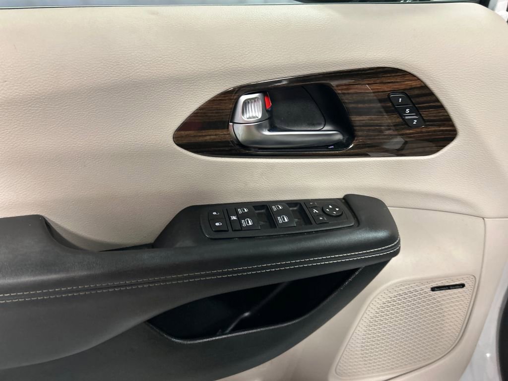 Used 2024 Chrysler Pacifica Limited w/ Uconnect Theater Family Group AWD/4WD image 14