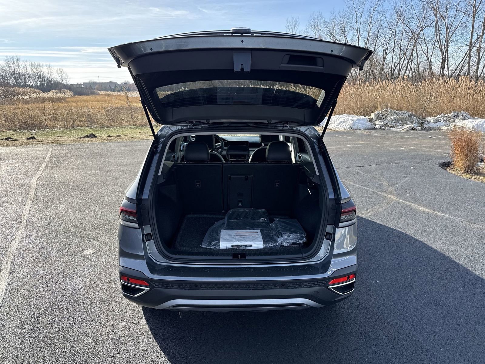 New 2026 Volkswagen Taos SE image 24