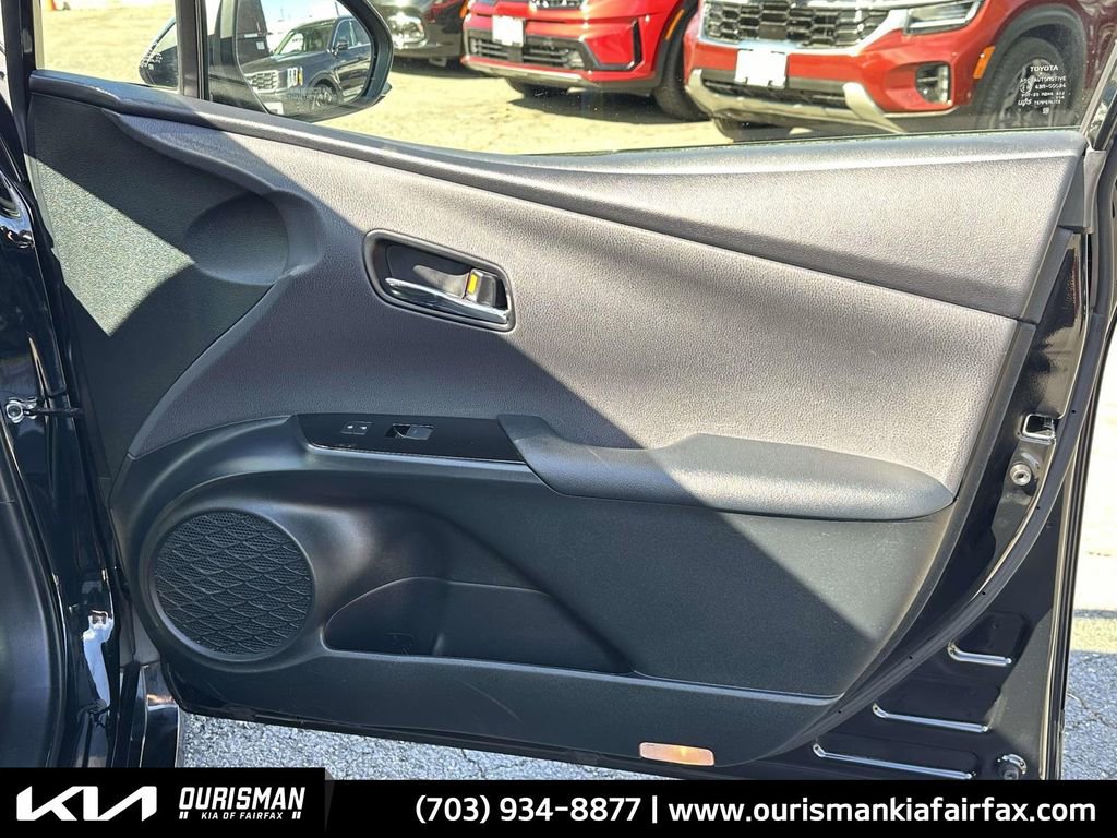 Used 2022 Toyota Prius XLE image 17