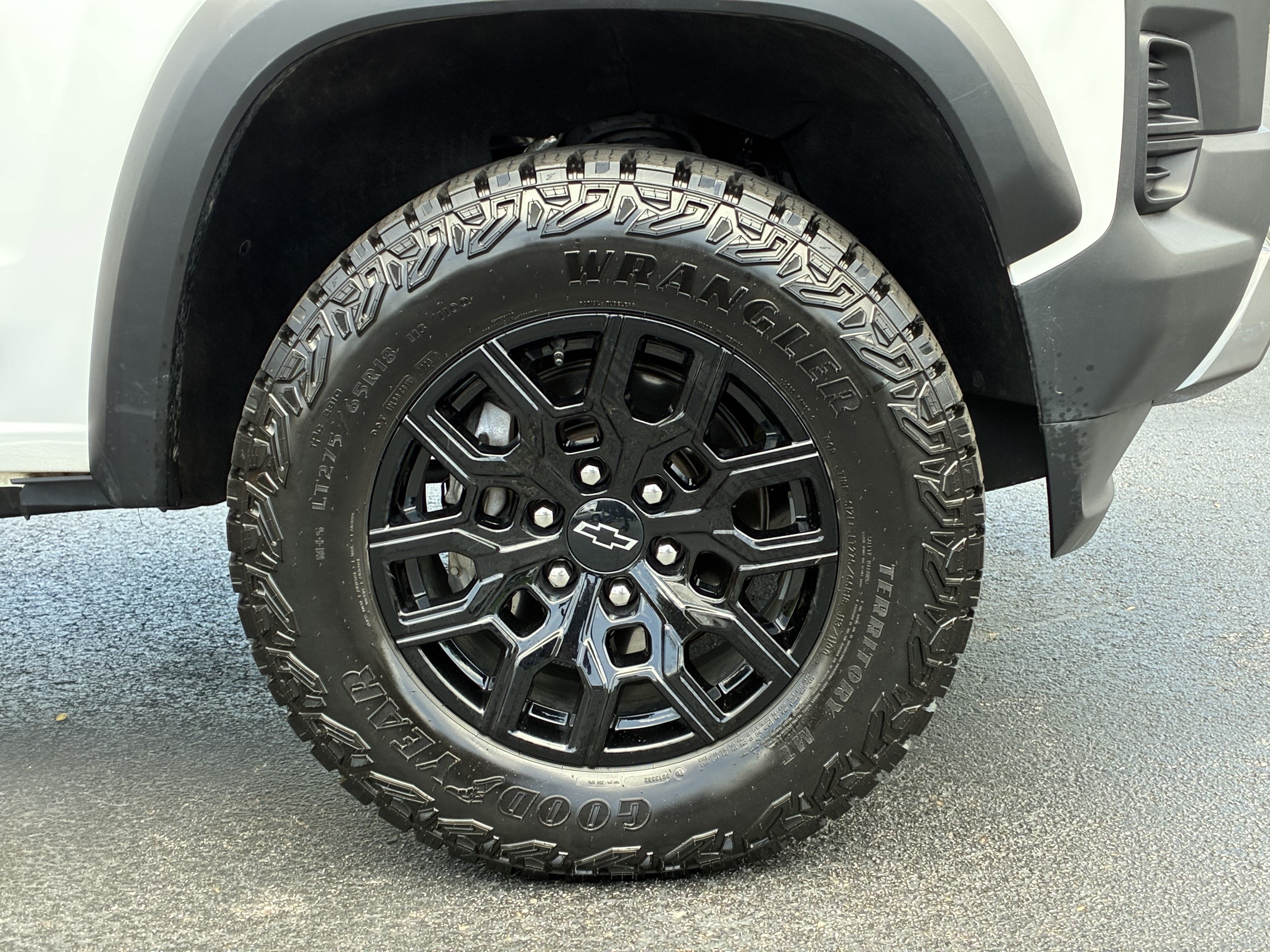 Used 2023 Chevrolet Colorado Trail Boss w/ Technology Package AWD/4WD image 6