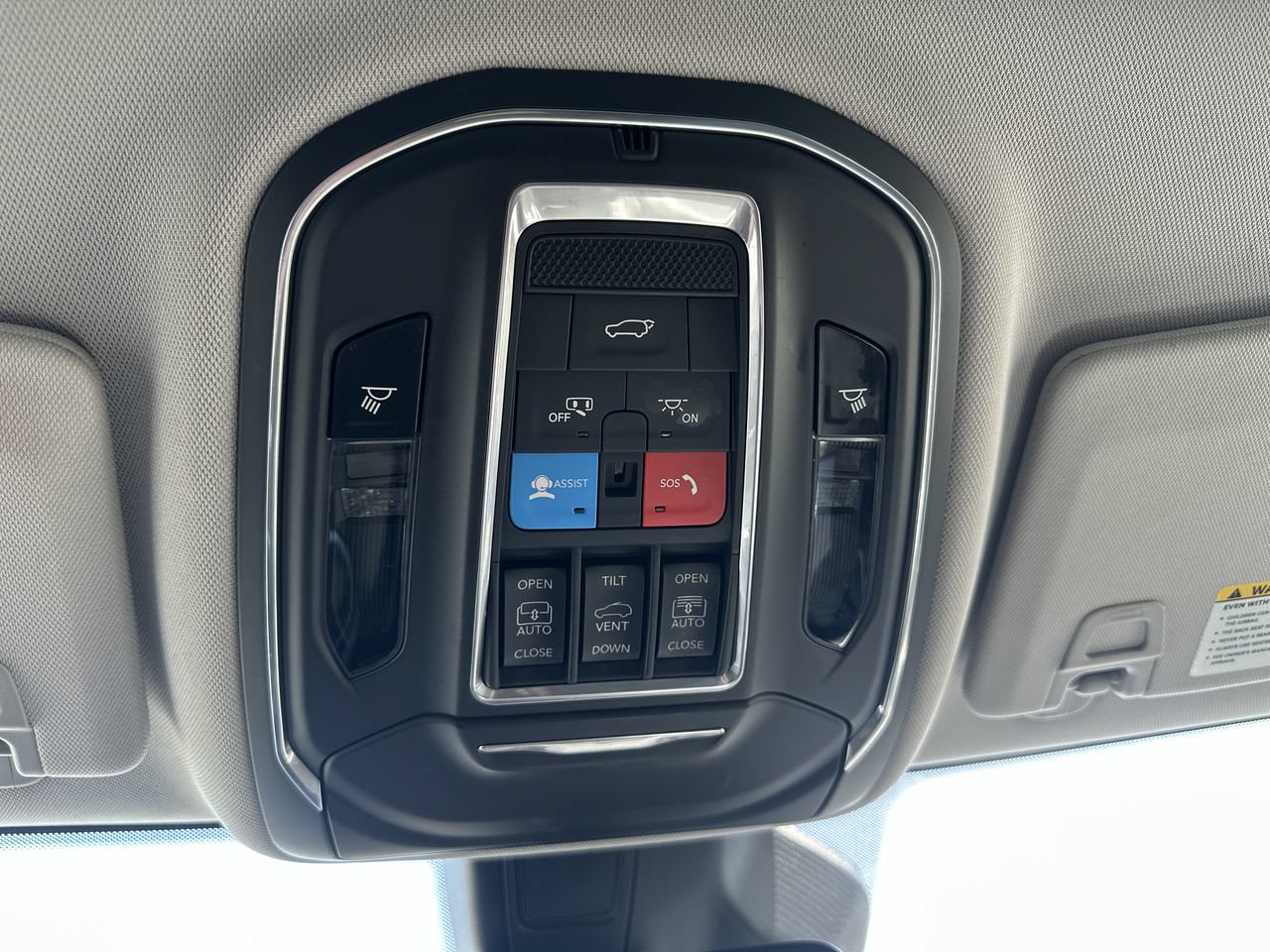 Used 2022 Jeep Grand Cherokee L Limited AWD/4WD image 29