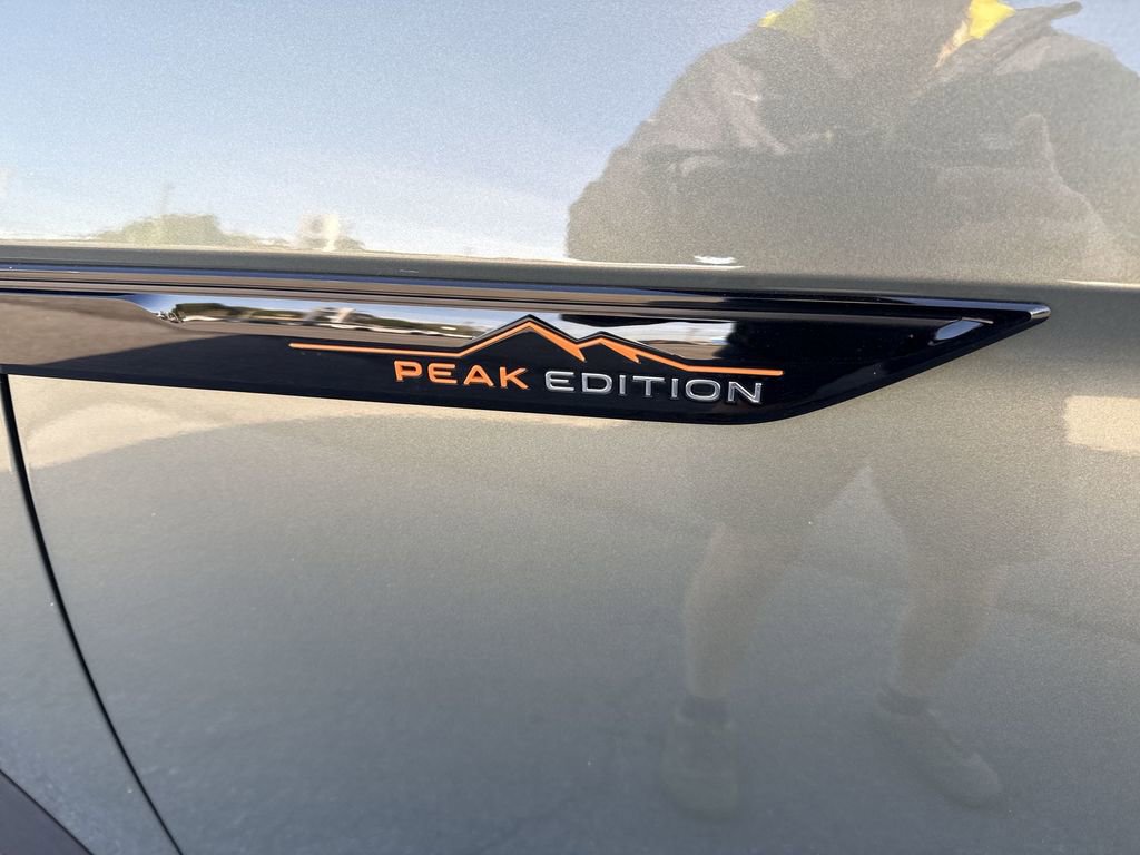 Used 2025 Volkswagen Atlas Peak Edition SE image 9