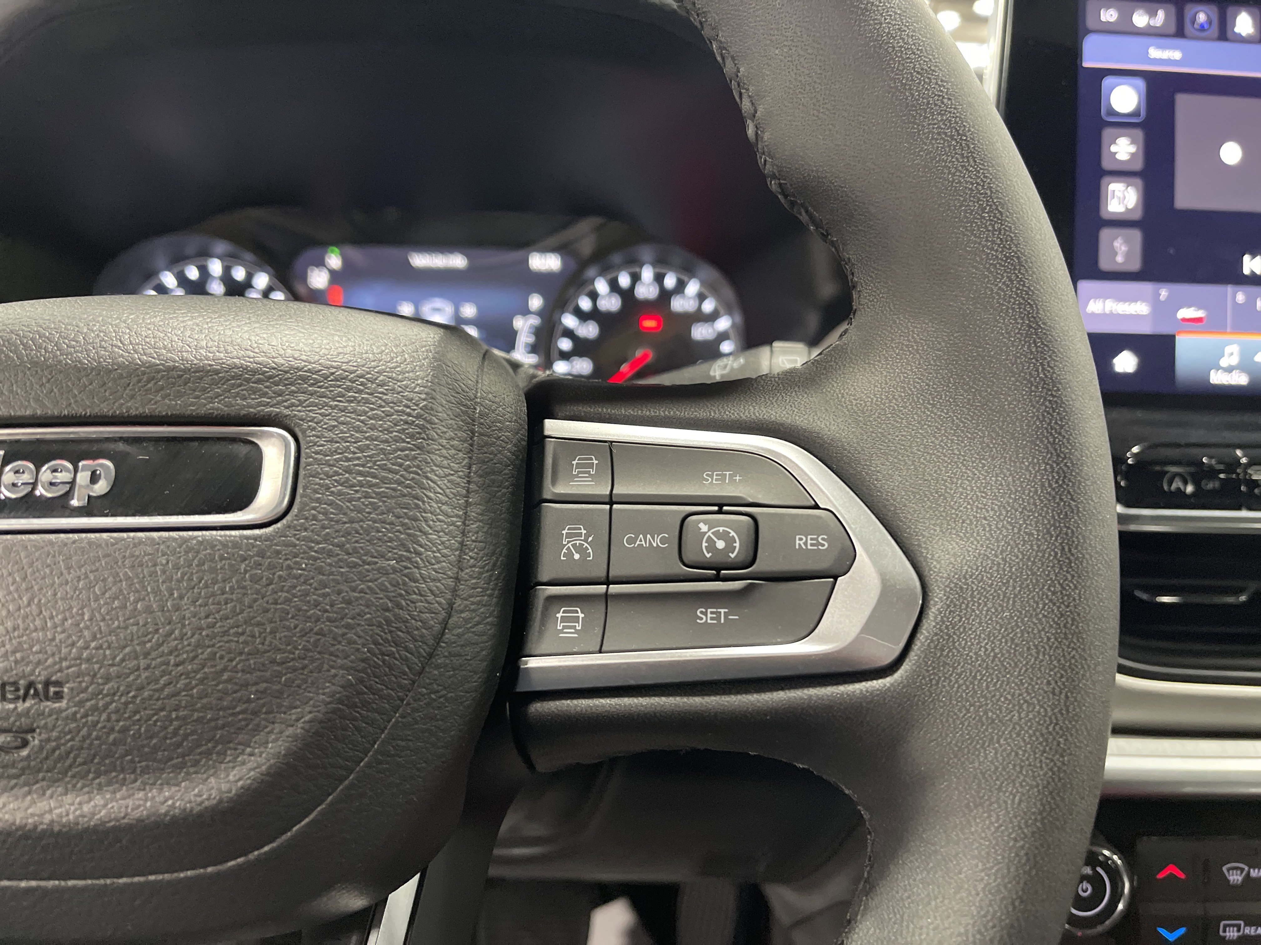 Used 2024 Jeep Compass Limited image 18