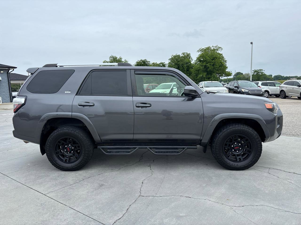 Used 2022 Toyota 4Runner SR5 AWD/4WD image 3