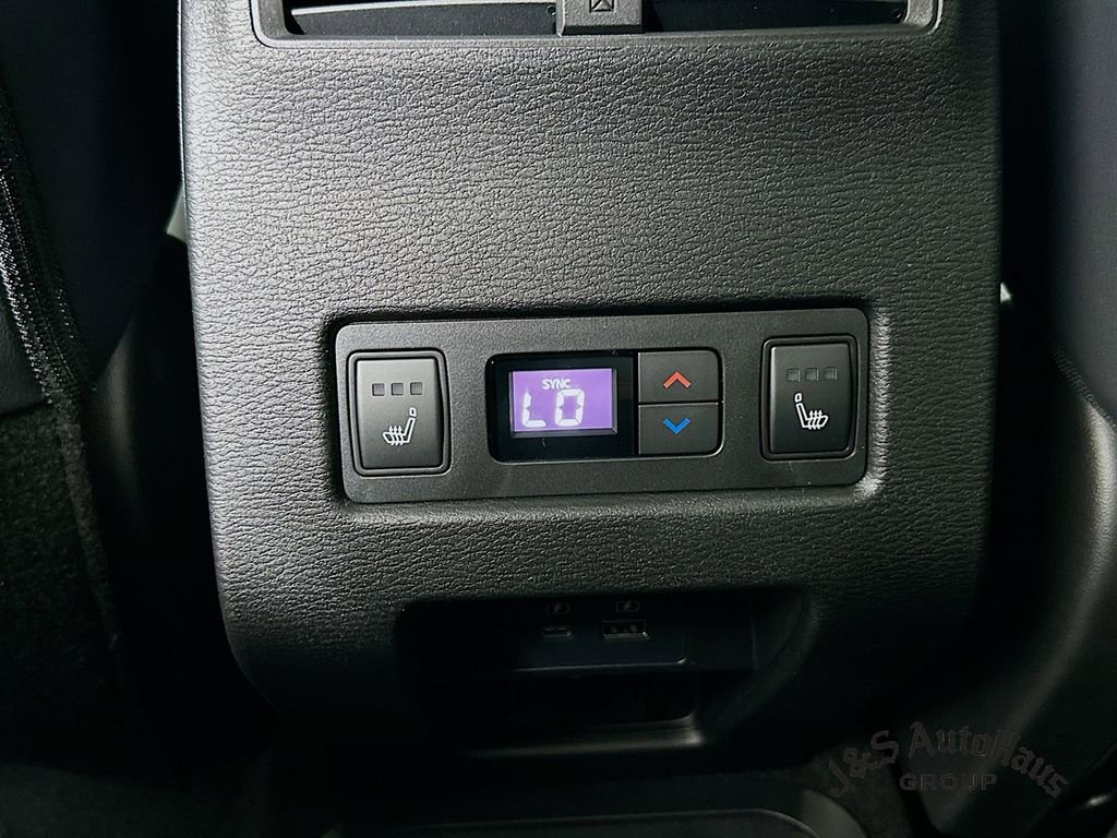 Used 2024 Mitsubishi Outlander SEL image 30