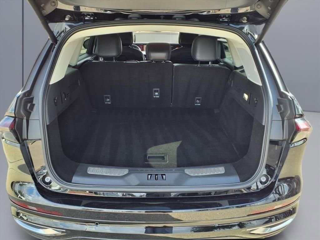 Used 2024 Lincoln Nautilus Reserve image 16