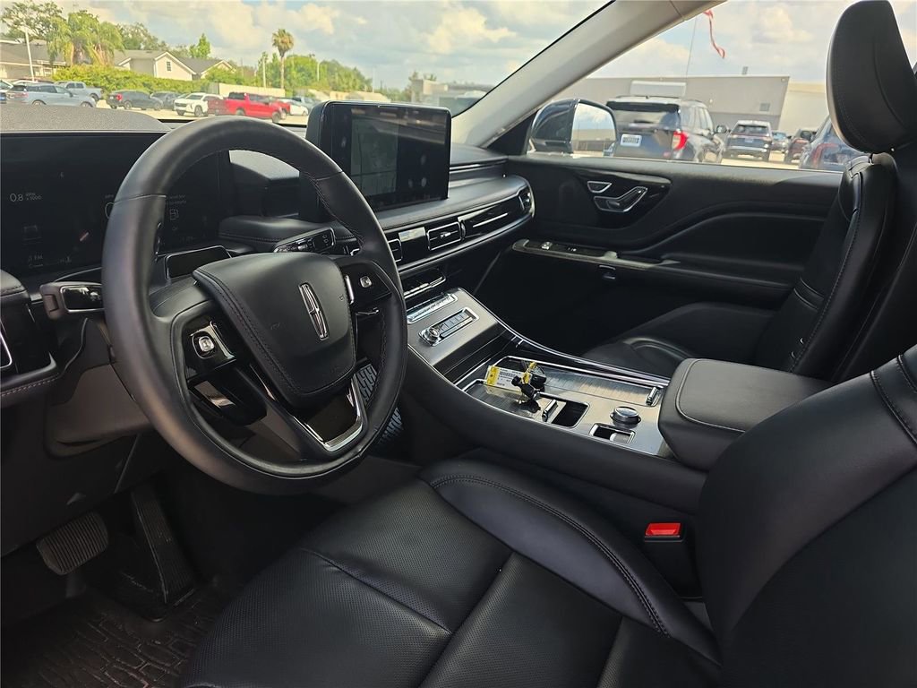 Used 2025 Lincoln Aviator 2WD image 14