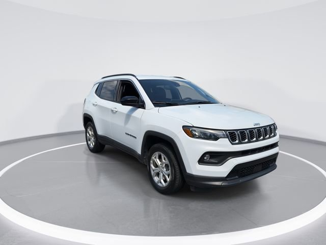Used 2024 Jeep Compass Latitude image 2