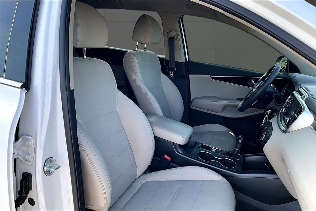 Used 2018 Kia Sorento LX image 7