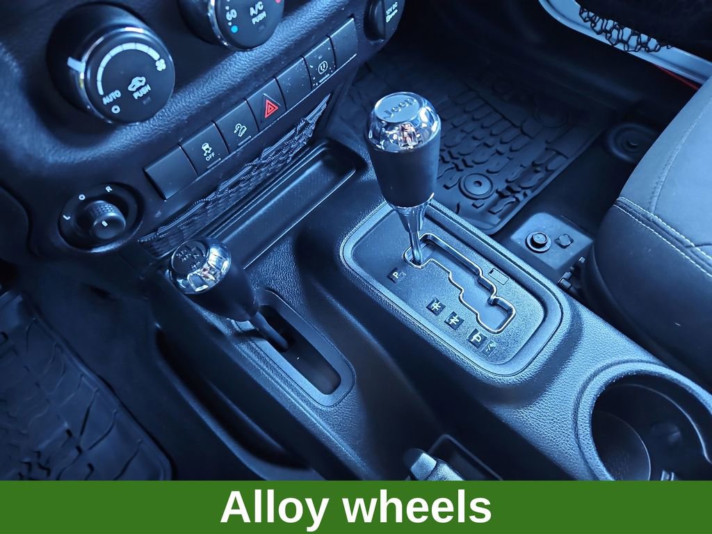 Used 2017 Jeep Wrangler Unlimited Rubicon w/ Connectivity Group image 18