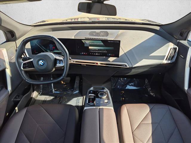 Used 2024 BMW iX xDrive50 w/ Sport Package AWD/4WD image 18