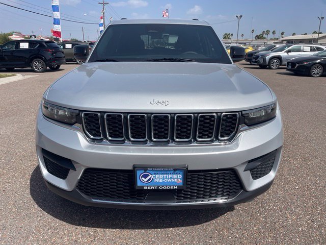 Used 2025 Jeep Grand Cherokee Laredo RWD image 2