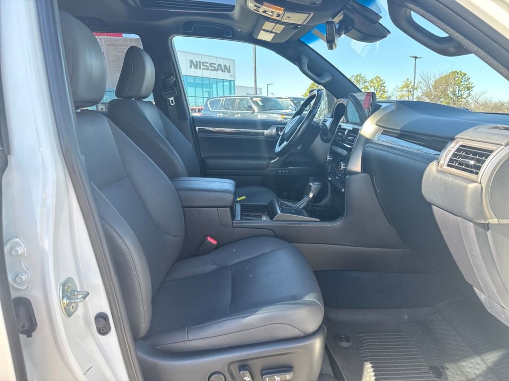 Used 2023 Lexus GX 460 Premium w/ Premium Package image 40