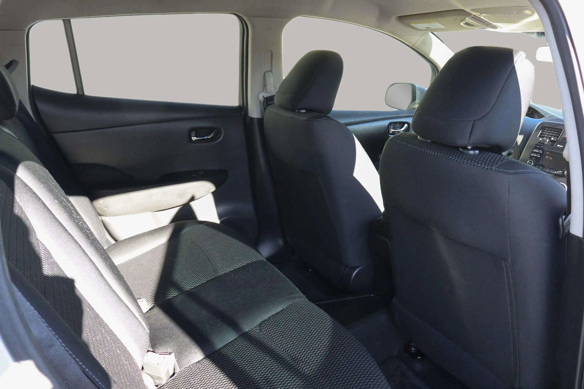 Used 2015 Nissan Leaf S image 29