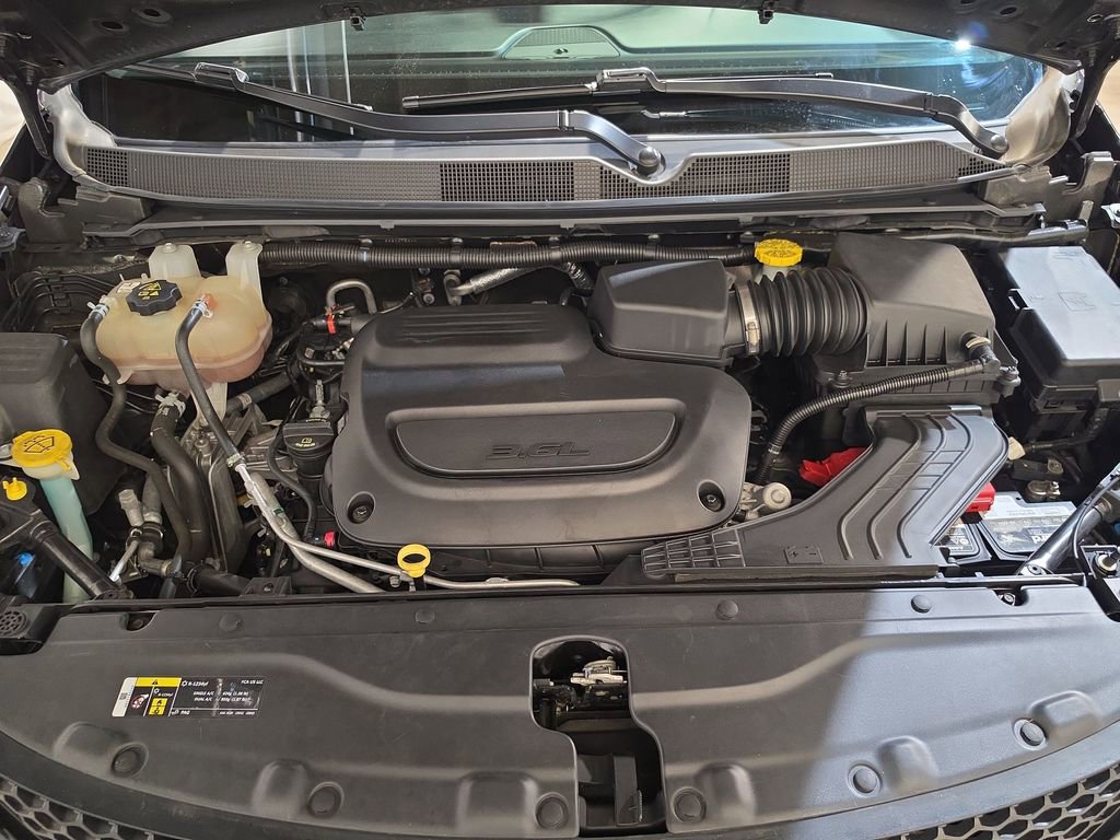 Used 2020 Chrysler Pacifica Touring-L w/ S Appearance Package image 17