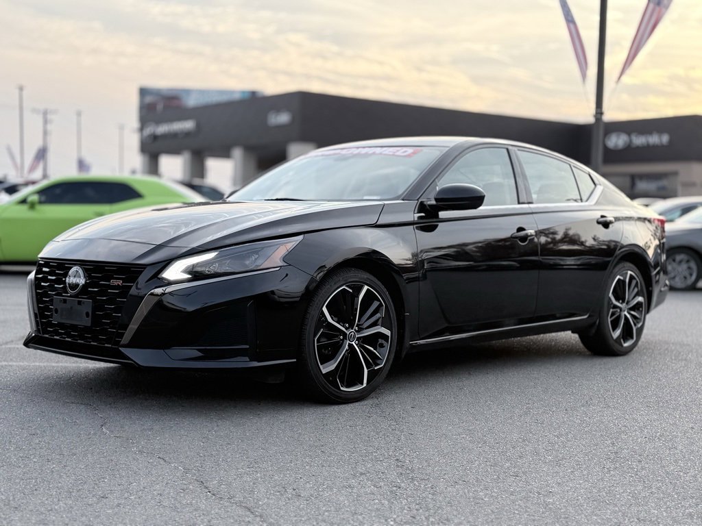 Used 2024 Nissan Altima 2.5 SR image 3