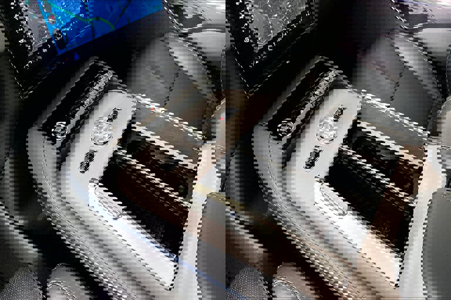 Used 2025 Lincoln Navigator Reserve image 15