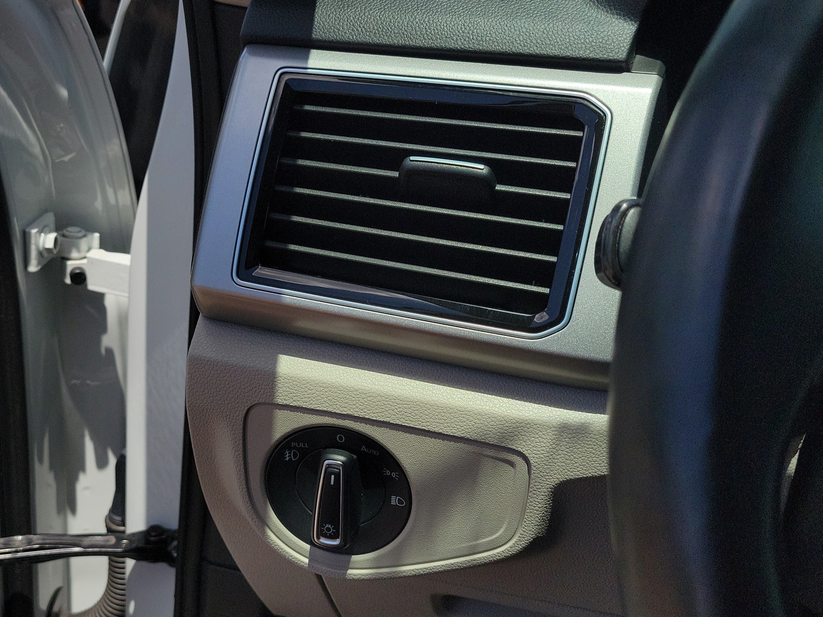 Used 2019 Volkswagen Atlas SEL FWD image 12