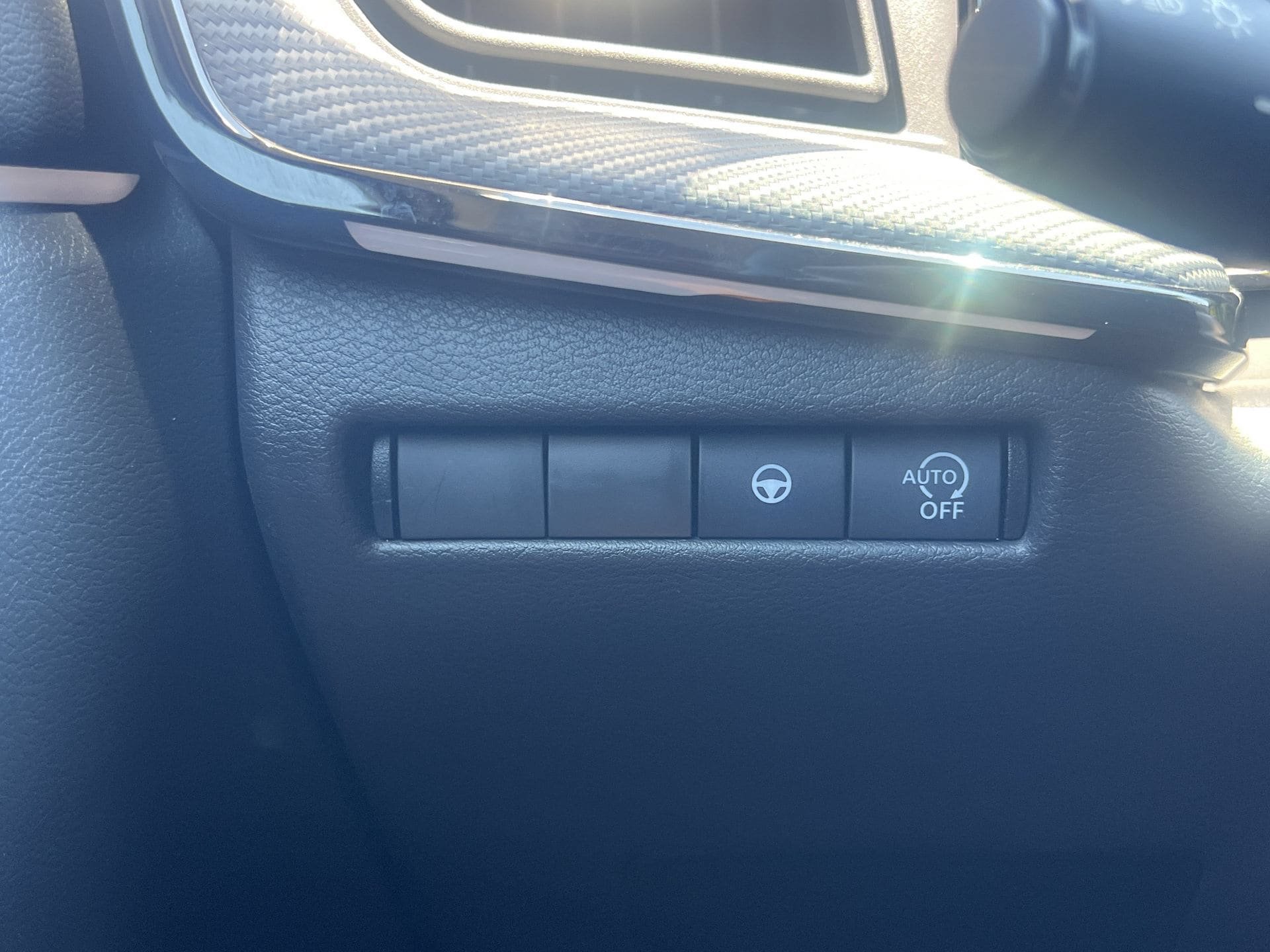 Certified 2025 Nissan Kicks SR FWD image 13